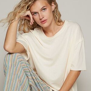 POL Cream T-Shirt - size Medium -  NWOT